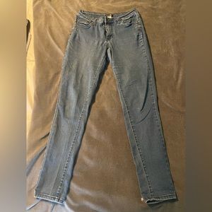 Venus 8L The Lift, our best-selling, curve-enhancing jeans, so flattering!